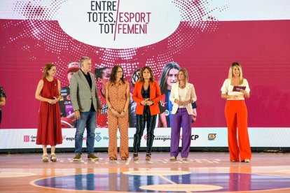 Unes 3.000 persones s'apleguen a Tarragona per reivindicar l'esport femení català