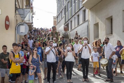 Alpicat. Els carrers d'aquest municipi es van omplir amb la diada de cultura popular