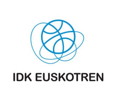 Jewel Tunstull prepara su lanzamiento ante la maliense Coulibaly.