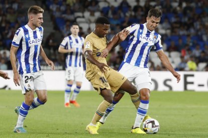 Robert Lewansdowski, que ayer cumplió 34 años, saluda a la afición.