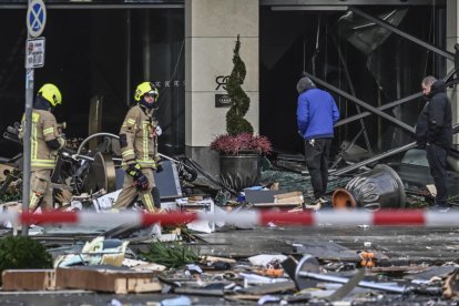 Esclata a Berlín l'aquari cilíndric mundial més gran per possible deteriorament