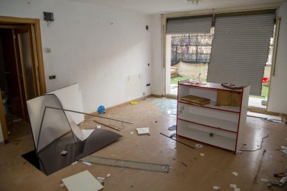 Un dels pisos saquejats al bloc d’Alcoletge.