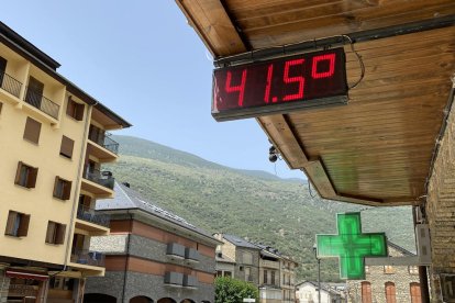 Gran afluencia ayer en las piscinas municipales de La Seu d’Urgell, gratis para mayores y pequeños.