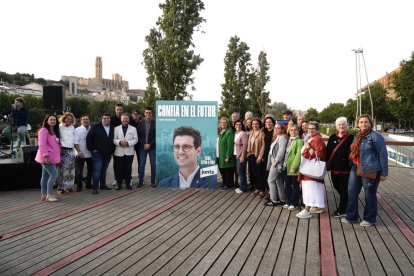 Junts. La passarel·la del Liceu Escolar va ser l'escenari de l'inici de la campanya de Toni Postius i Junts