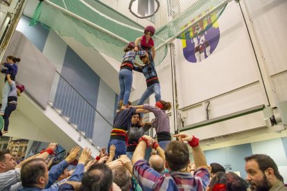 Els Castellers de Lleida, en ple assaig al seu local al centre històric el mes de febrer passat.