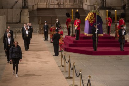 Felipe VI y la reina Letizia se sentaron junto a Juan Carlos I y Sofía en el oficio celebrado en Westminster.