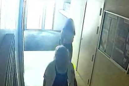 Detingudes dos lladres de pisos a Barcelona