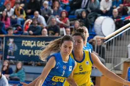 Las jugadoras, entre ellas Watts, que al final no jugó, celebran la quinta victoria de la temporada.