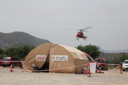 Els Bombers se centren en delimitar el flanc oest de l'incendi d'Artesa de Segre