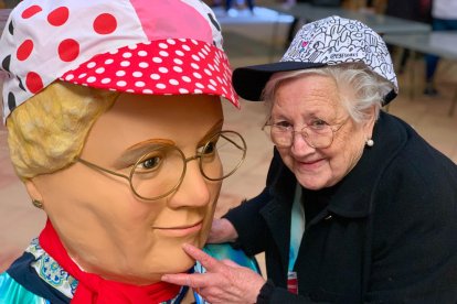 Foto de familia de los donantes homenajeados ayer en el Palau Reial de Pedralbes, en Barcelona.