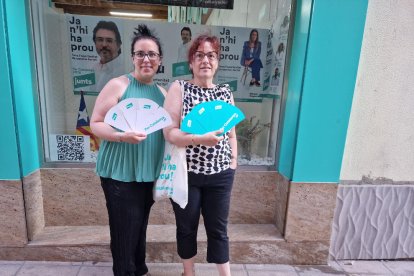 ERC ha repartido abanicos entre candidatos y público.