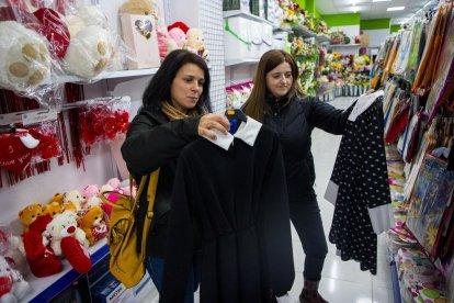 Molts lleidatans han optat per vestits més tradicionals.