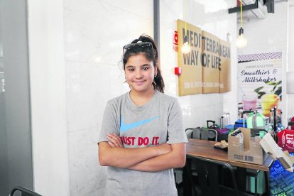 Bona part dels nens van arribar amb avió al Prat, després amb autocar fins al Club Natació Lleida (a la imatge) i després a Aran.