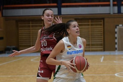 Veronika Remenárová, amb la samarreta del Keltern alemany