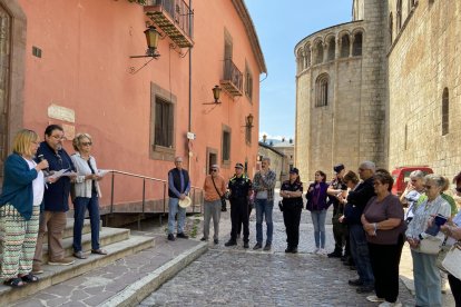 Membres d’entitats, ajuntaments i el consell comarcal del Pallars Jussà es van reunir ahir a Tremp per reivindicar els drets de les persones grans.
