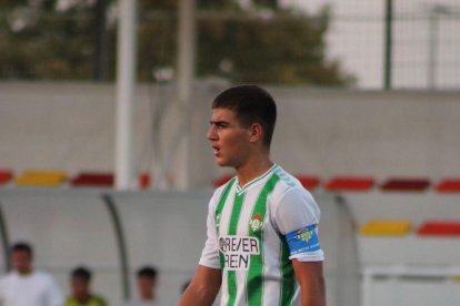 A l’esquerra, Aaron Velilles i, a la dreta, el seu germà Luis, jugant amb el Betis.