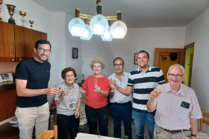 La entrega de reconocimientos a Maria Cases y Soledad Llosada, con motivo de su cien cumpleaños.