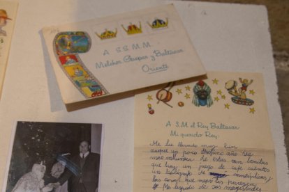 Antiguas cartas. La muestra expone cartas enviadas entre 1959 y 1980, la gran mayoría escritas en castellano.