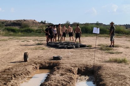 Alcarràs es va omplir ahir de color amb la celebració d’una festa holi.