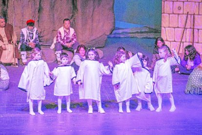 Agramunt. El tradicional concert de Sant Esteve de les corals d’Avui i infantil Bon Cant d’Agramunt van omplir ahir al migdia l’església de Santa Maria.