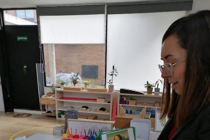 Material del centre Montessori per aprendre sobre botànica.