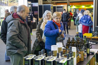 Milers de persones van visitar ahir el pavelló de l’oli de les Borges per adquirir o degustar l’or verd.