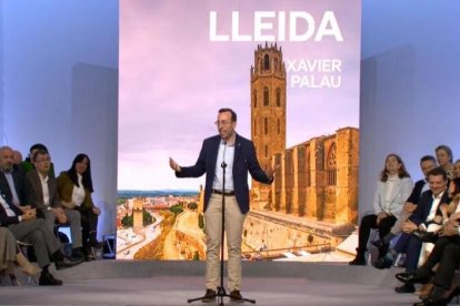 El líder del PP, Alberto Núñez Feijóo, aclamat pels seus en la presentació dels candidats.