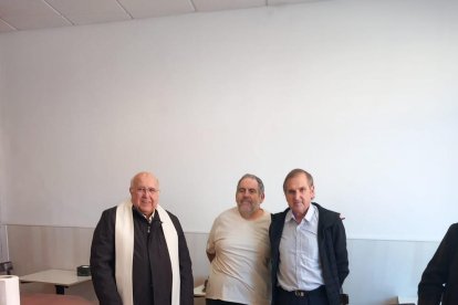 Els veïns de Bovera ja van poder adquirir ahir els primers pans de Joan Pere Campiña.