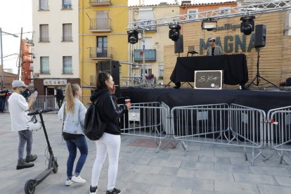 El escenario en la plaza del Dipòsit acogió la primera sesión de DJ.