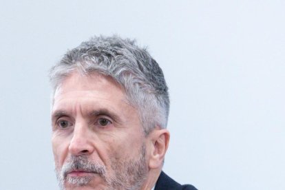 La Guàrdia Civil davant la casa on un home va assassinar l’exparella a Toledo.