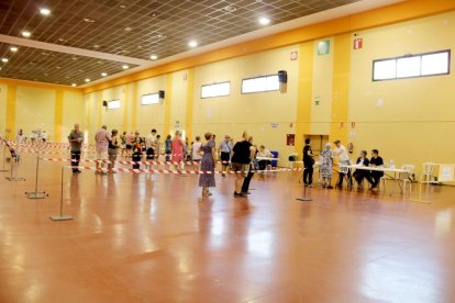 Membres de meses i votants de Mollerussa aproven el trasllat del dispositiu al Pavelló Firal: 