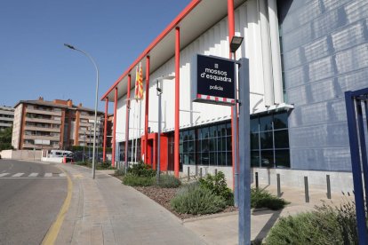 Al juny, els Mossos obren diligències contra una jove al trobar un fetus mort al seu habitatge a la Bordeta. El jutge l'acusa d'homicidi. Els familiars diuen que no sabien que estava embarassada.