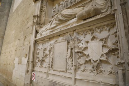 Ramon Drudis a la nau central, on les mesures encaixen amb el número auri.