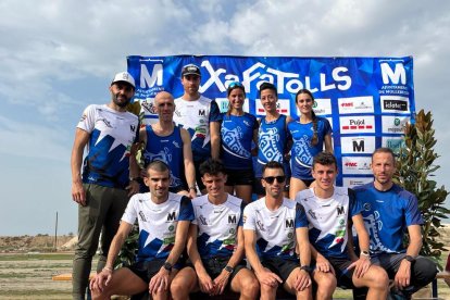 Arriba, una de las carreras infantiles. Abajo, a la izquierda, los equipos absolutos del Xafatolls. Derecha, la prueba absoluta.