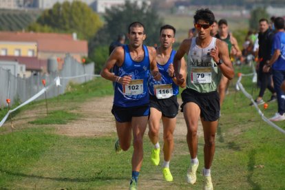 Arriba, una de las carreras infantiles. Abajo, a la izquierda, los equipos absolutos del Xafatolls. Derecha, la prueba absoluta.