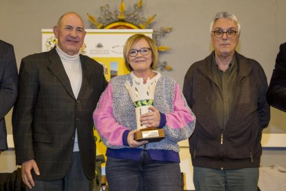 Josep Valldaura, con un tible, instrumento tradicional de la cobla.
