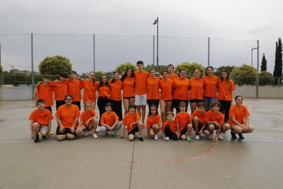 Josep Valldaura, con un tible, instrumento tradicional de la cobla.