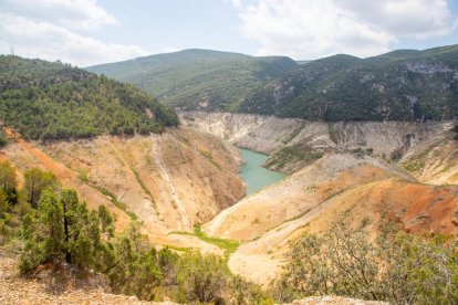 El pantà de Canelles, a la zona de Finestres, emmagatzema en l’actualitat 96 hectòmetres cúbics, encara que té una capacitat per a 679, i es troba el 14,17%.