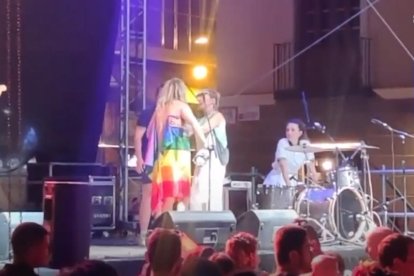 Aforament complet ahir a les piscines municipals del barri de Balàfia.