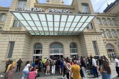Los Mossos hicieron un cordón policial de un desalojo preventivo que afectó a 130 personas.
