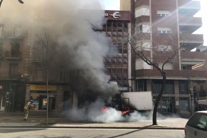 Crema una furgoneta a Prat de la Riba