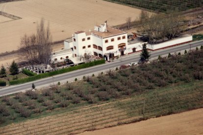 El restaurant el Molí de la Nora estava situat a tocar de Vilanova de la Barca.