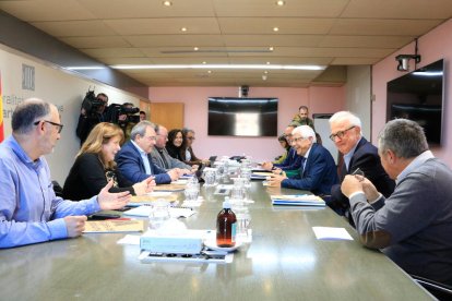 Metges de Catalunya y Salud se reúnen para seguir negociando con una nueva convocatoria de huelga a la vista