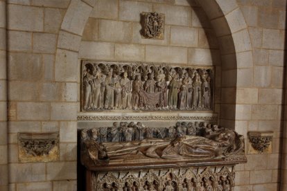 El sepulcre del comte Ermengol X a The Cloisters.