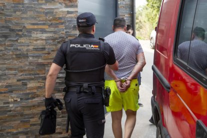 El detenido ayer en el operativo en Torrelameu.