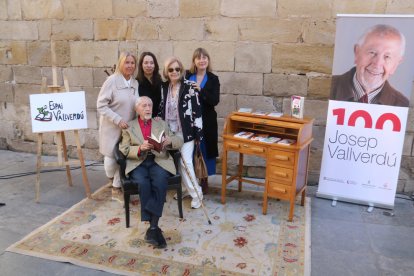 Una de les activitats del festival de narració de contes, ahir al migdia al Pati de les Comèdies.