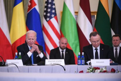 Joe Biden, ayer junto a su homólogo polaco, Andrzej Duda, en Varsovia.