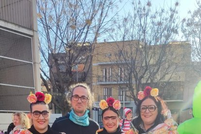 El Pont de Suert. La plaza dels Pirineus, frente a la iglesia Nova de L’Assumpció, fue el centro neurálgico el sábado de la fiesta de Carnaval en la capital de la Alta Ribagorça.
