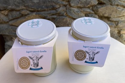 Una formatgeria del Pallars Sobirà ven els seus iogurts amb envasos retornables