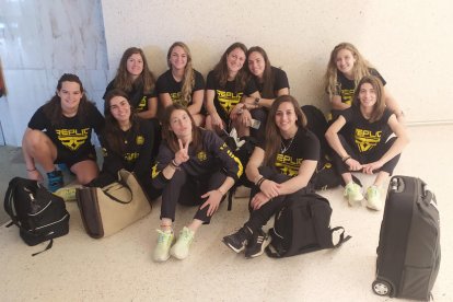 El tècnic del Vila-sana, Lluís Rodero, fa una xarrada abans de l’entrenament al Pavilhao Fidelidade.